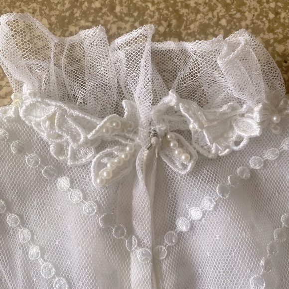 Vintage lace wedding gown - Picture 2 of 9